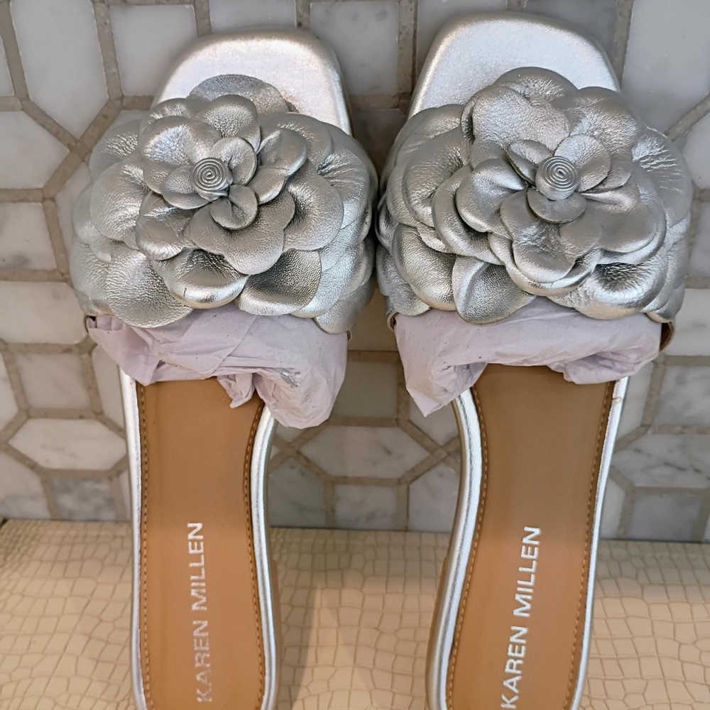 💋 Silver Flats *New size 7